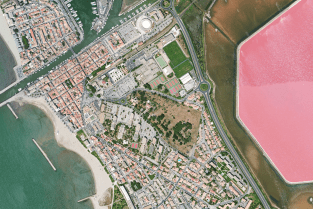 Vue aérienne du centre ville du Grau du Roi